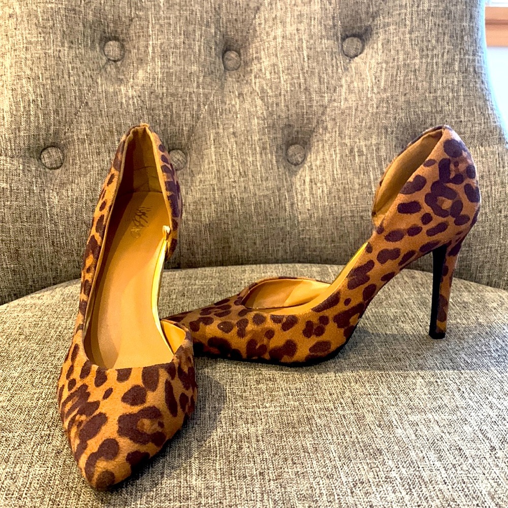Size 7.5 Leopard print stilettos 👠